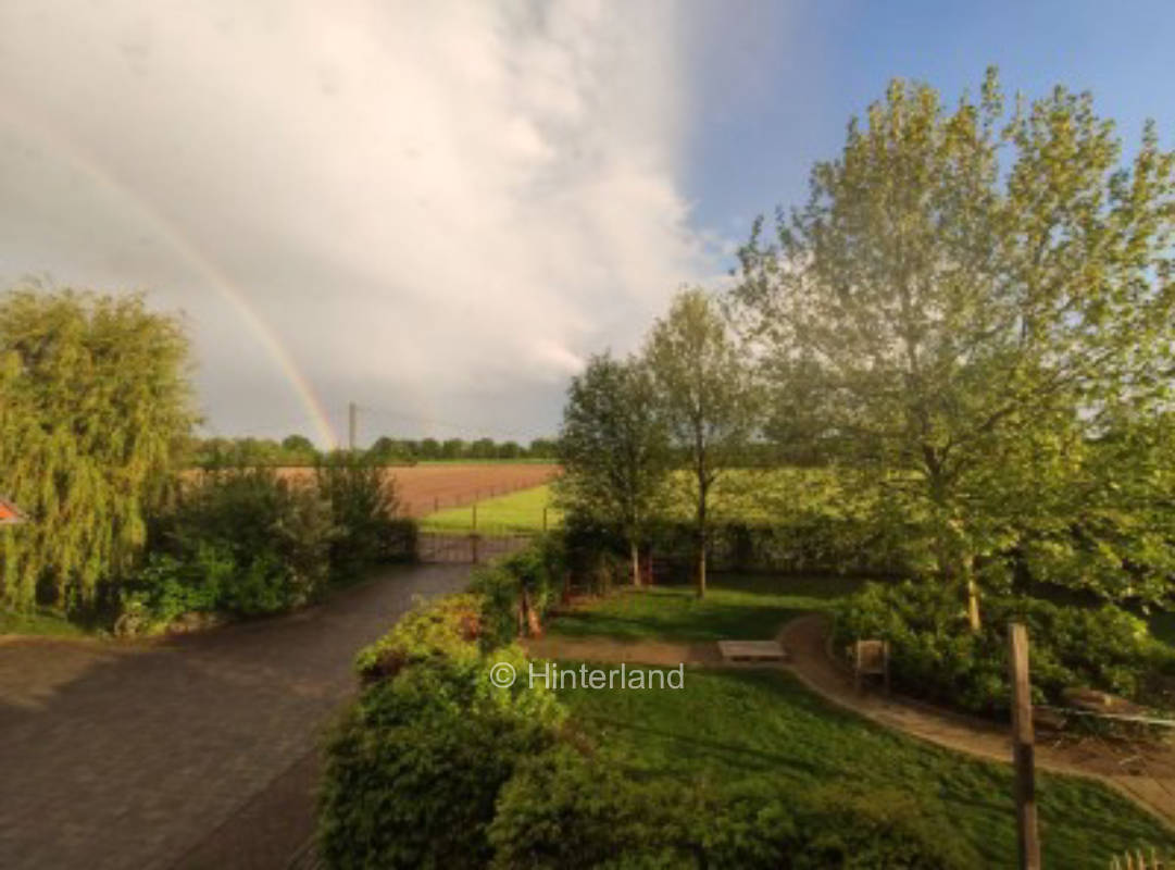 Half-timbered courtyard: parking space with "shelter" at coach house
