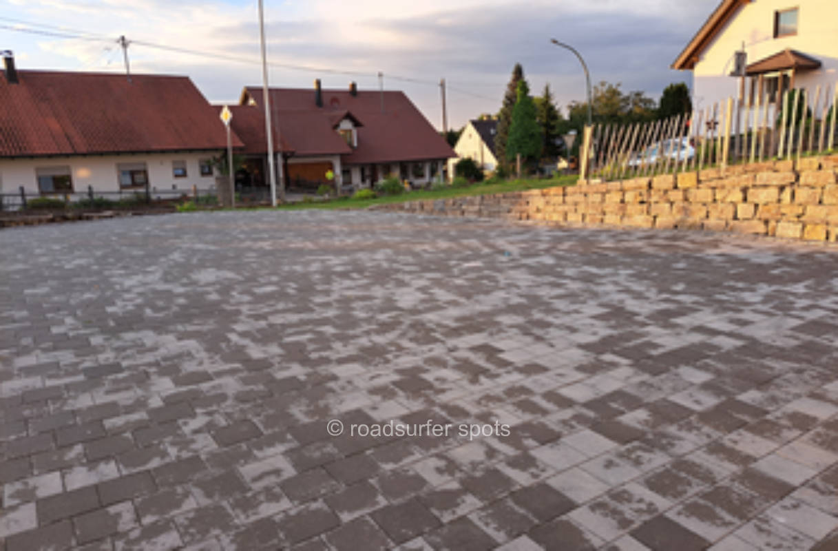 Stellplatz mit Waldblick