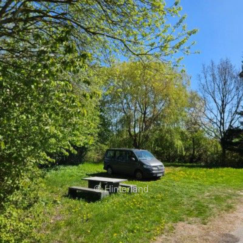 Entspannter Stellplatz nahe der Ostsee – im Grünen