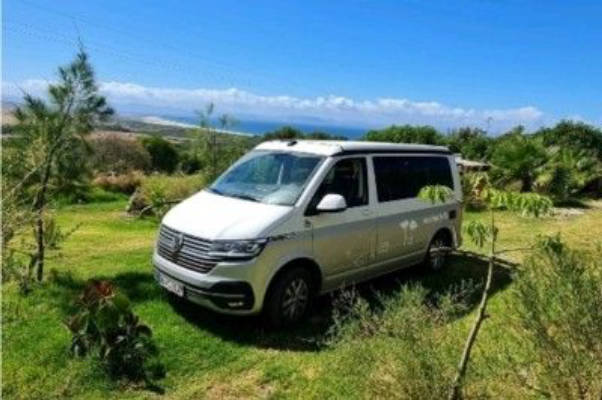 Jardin privado con vistas al mar.