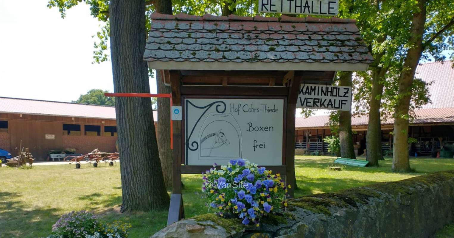 Stellplatz auf denkmalgeschütztem Fachwerkhof