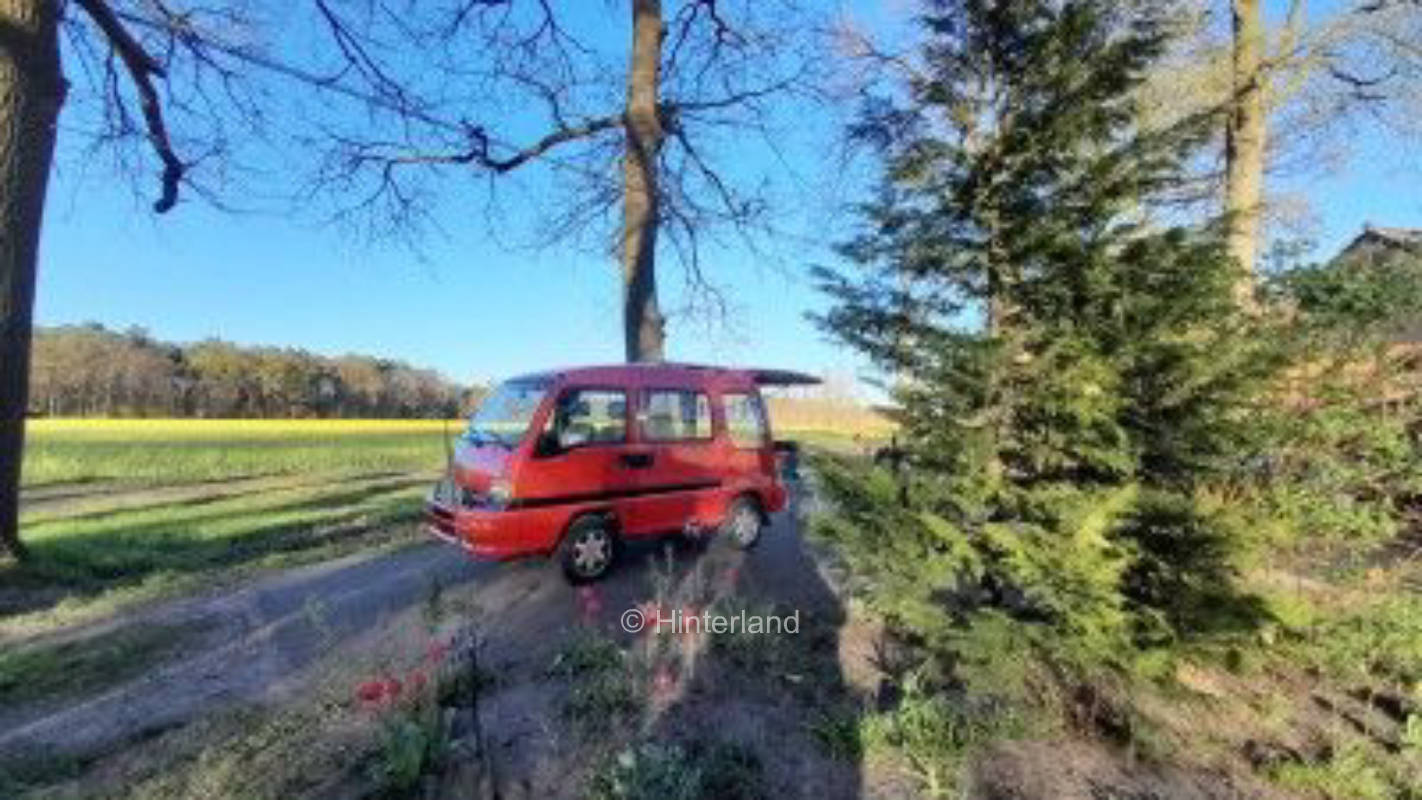 Campen unter Eichen auf dem Hof "Hofglück"