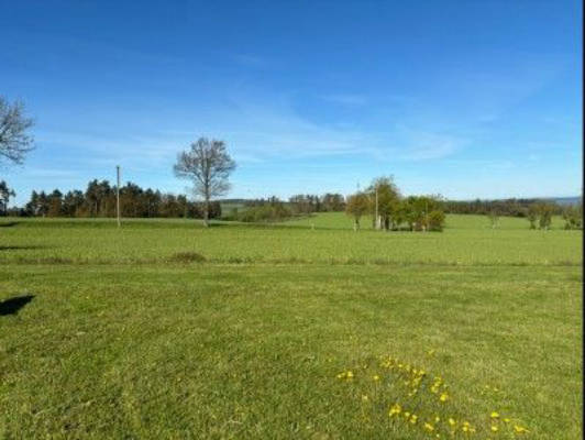 Camping auf der Wiese mit Blick auf das Orlatal
