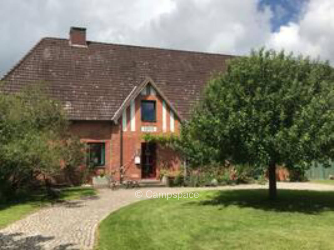 Stellplatz zwischen Bach und Kirschbaum (Campspace 4353)