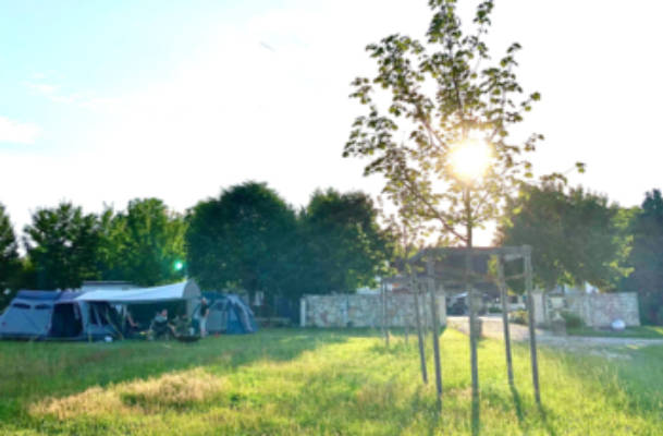 Overnight stays near the forest in the Hallertau hop region