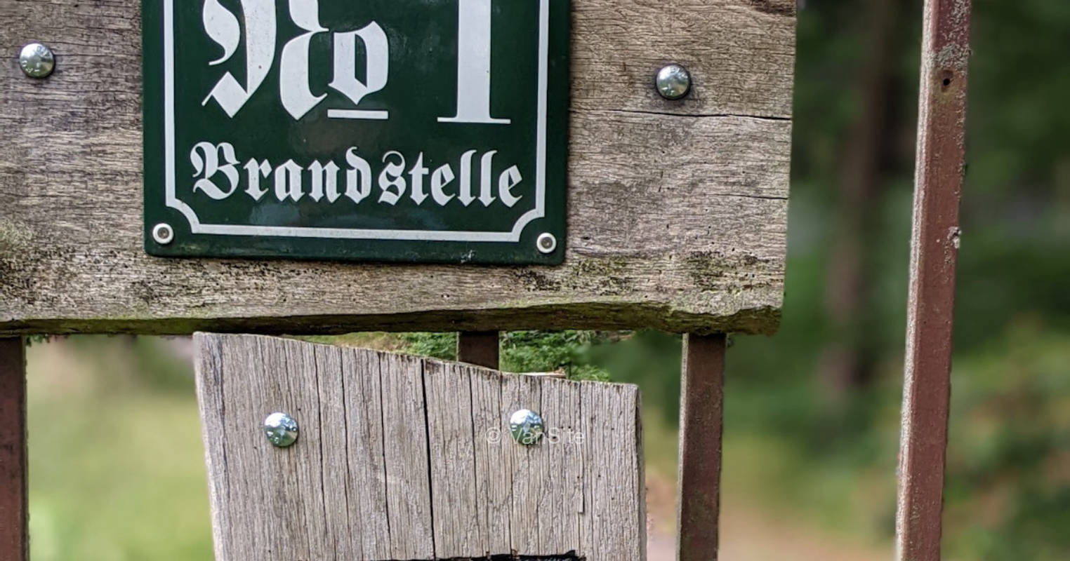 Brandstelle 1 - Haus im Wald