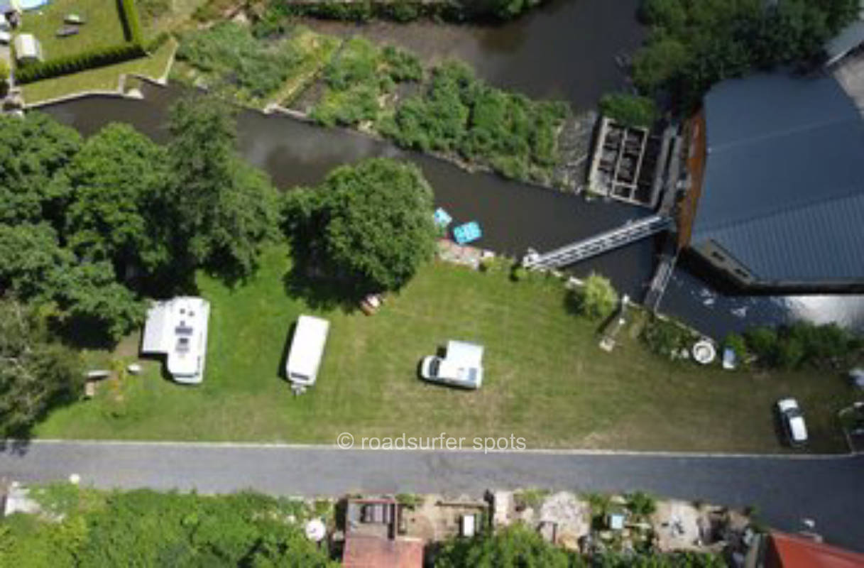 Camper pitch at the Hofemühle 7x14m No. 14