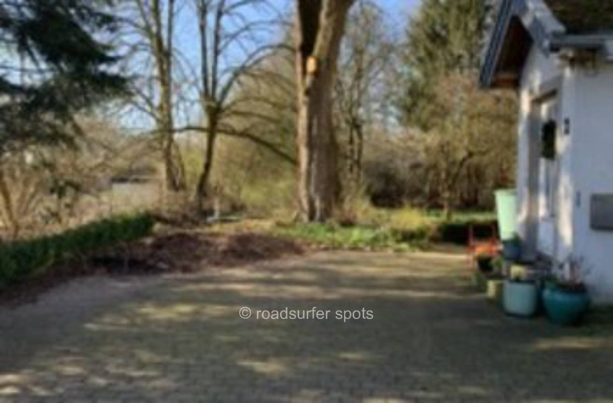 Stellplatz auf Grundstück 