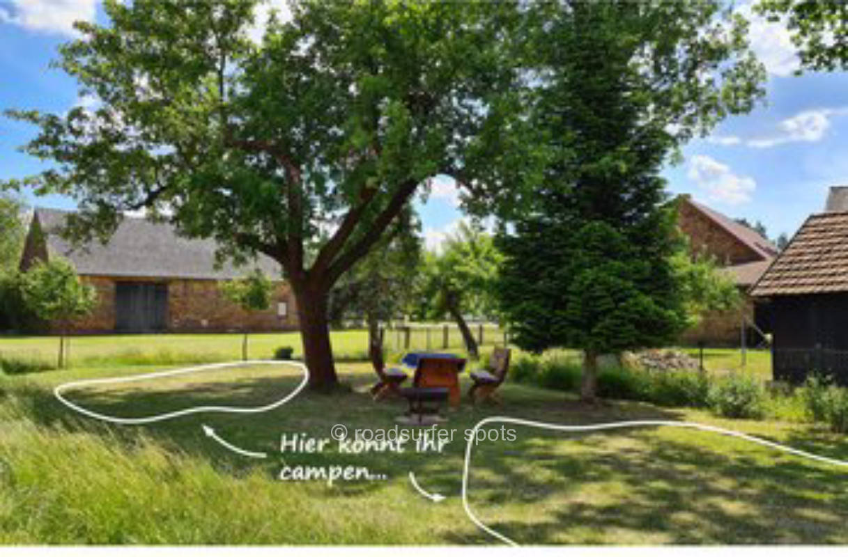 Wiese in der Heide- und Teichlandschaft, privater Stellplatz