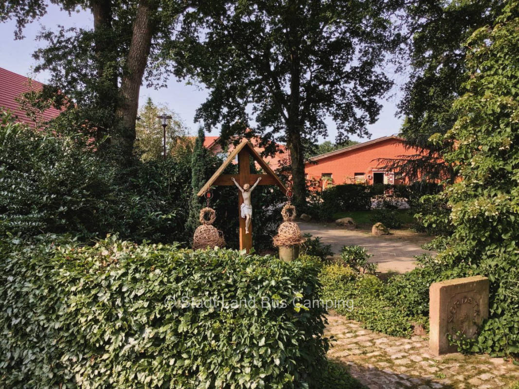 Achter de Wagenschüre (Low German) 3