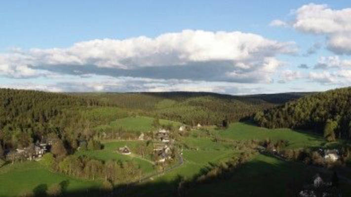 Ein Platz an Bergwiesen mit phantastischen Blick