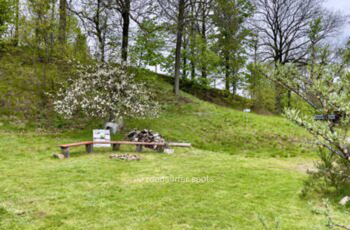 Ruhiges romantisches Grundstück am Dorfrand