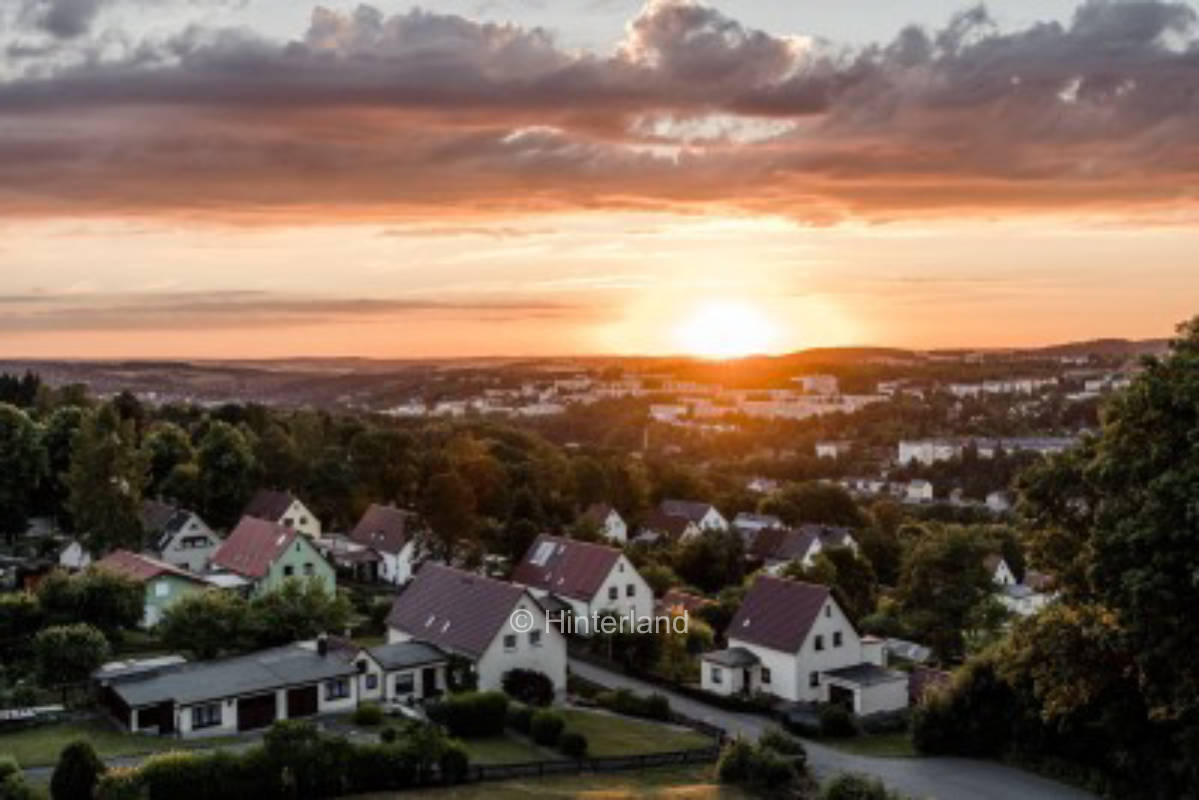 Mitten im Grünen am Wald mit schöner Aussicht