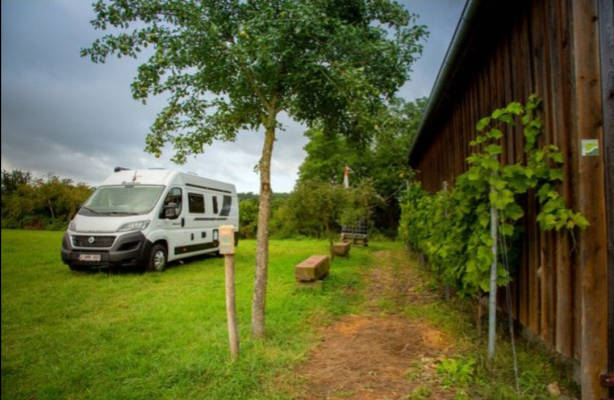 Wohnwagen & Wohnmobilstellplatz in Donnersdorf