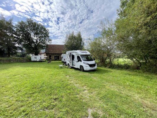 Wohnwagen & Wohnmobilstellplatz in Reurieth