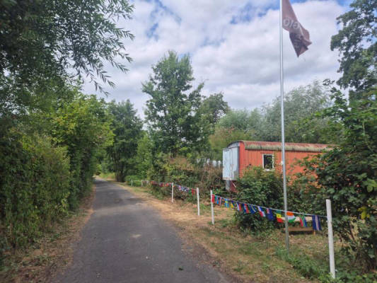Stellplatz mit Teichzugang (Campspace 30033)