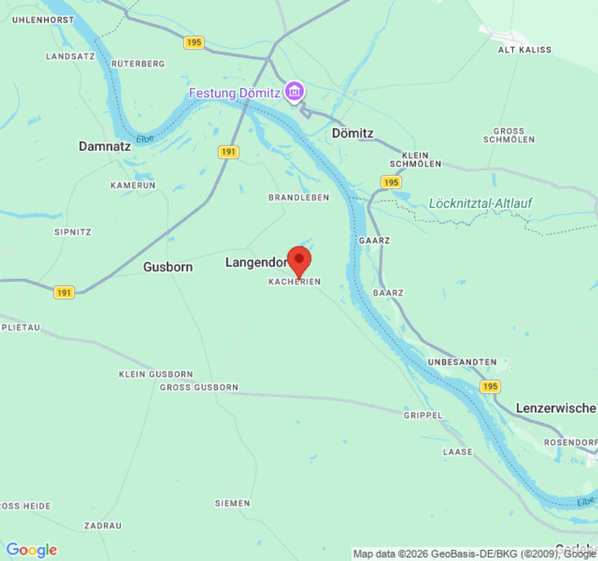 Riesige Ökowiese mit Feuerstelle