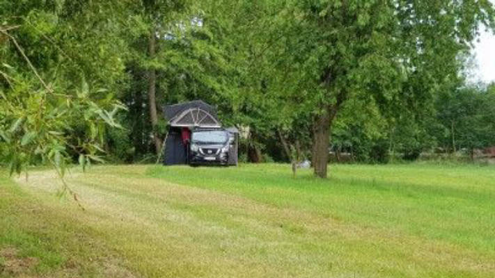 Campen in der Obstwiese