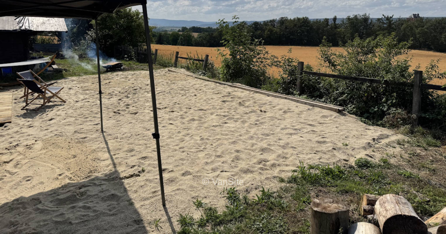Dahli Beach – Naturplatz mit Schlossblick und Feuerschale