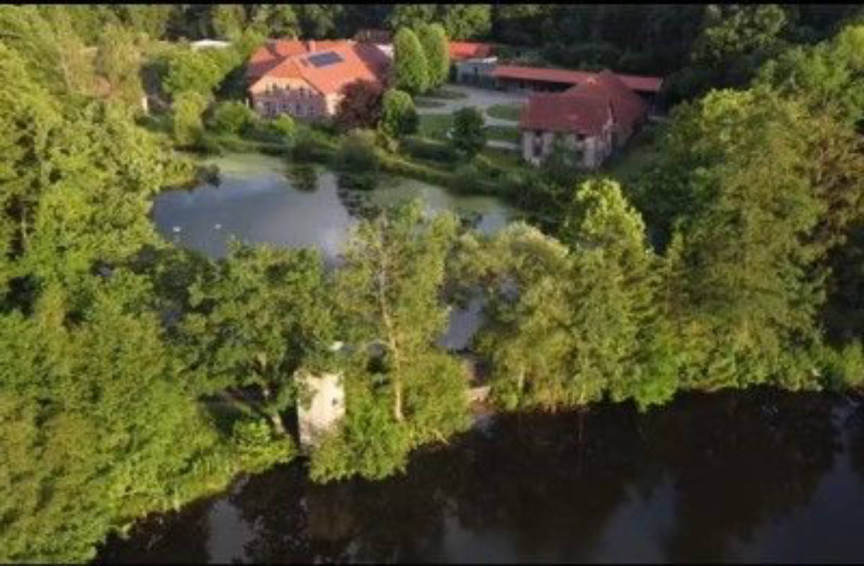Natur-Camping im Heidekreis: Stellplatz am Teich