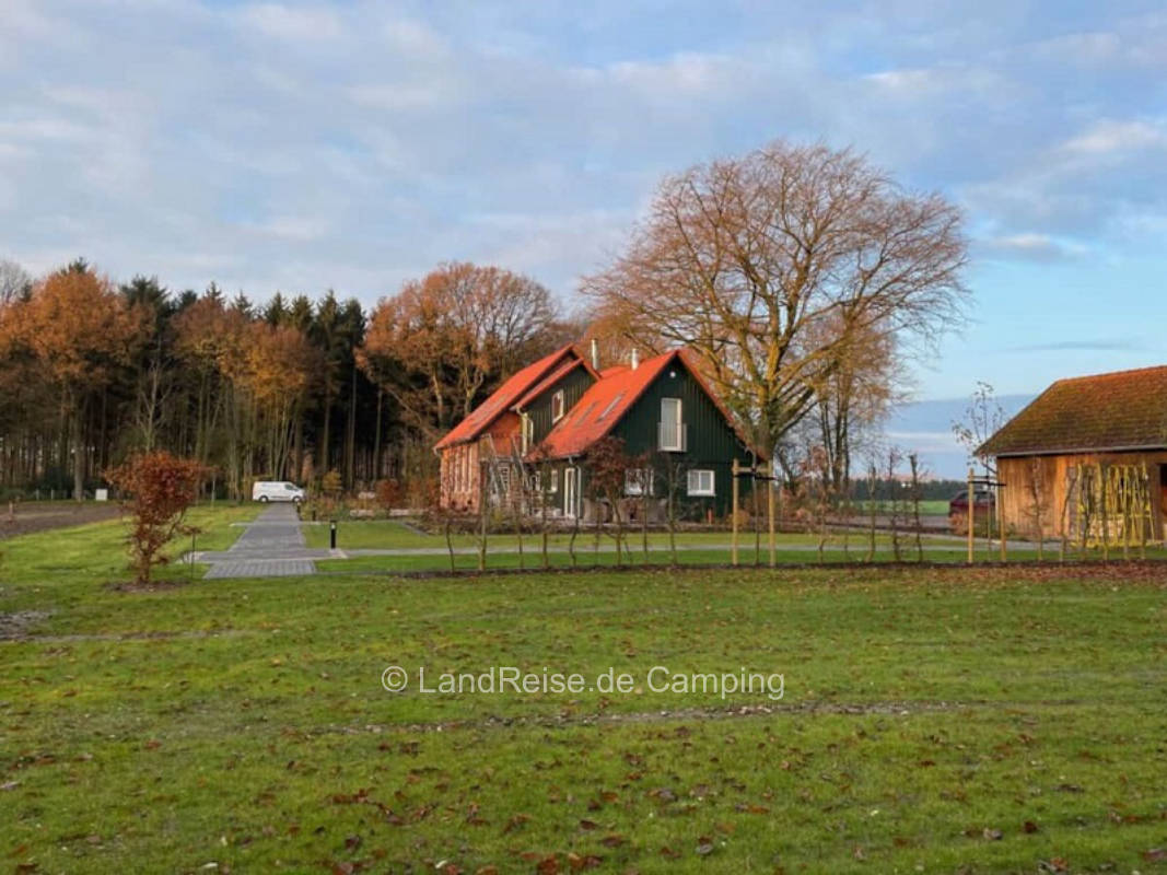 Neuer, exklusiver Stellplatz im alten Schulgarten