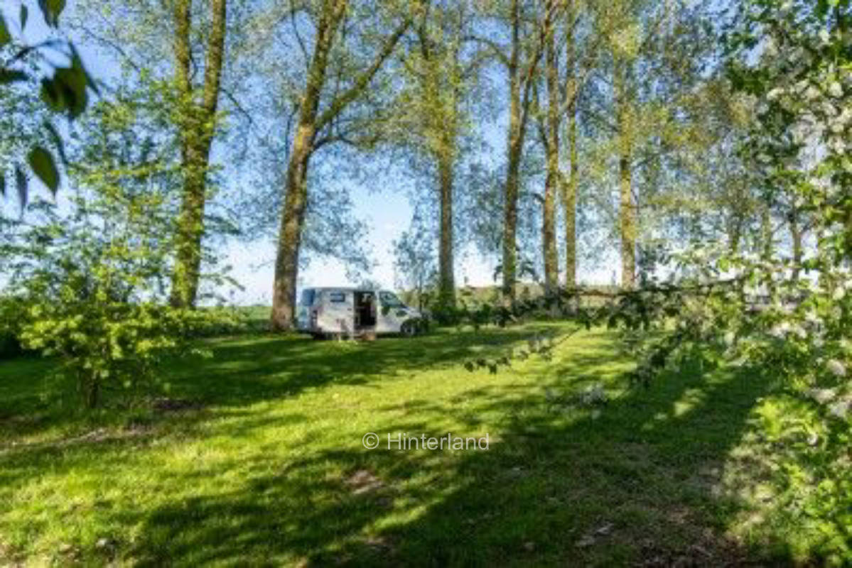 Dorf-Idylle bei Greifswald: Camping in der Weite
