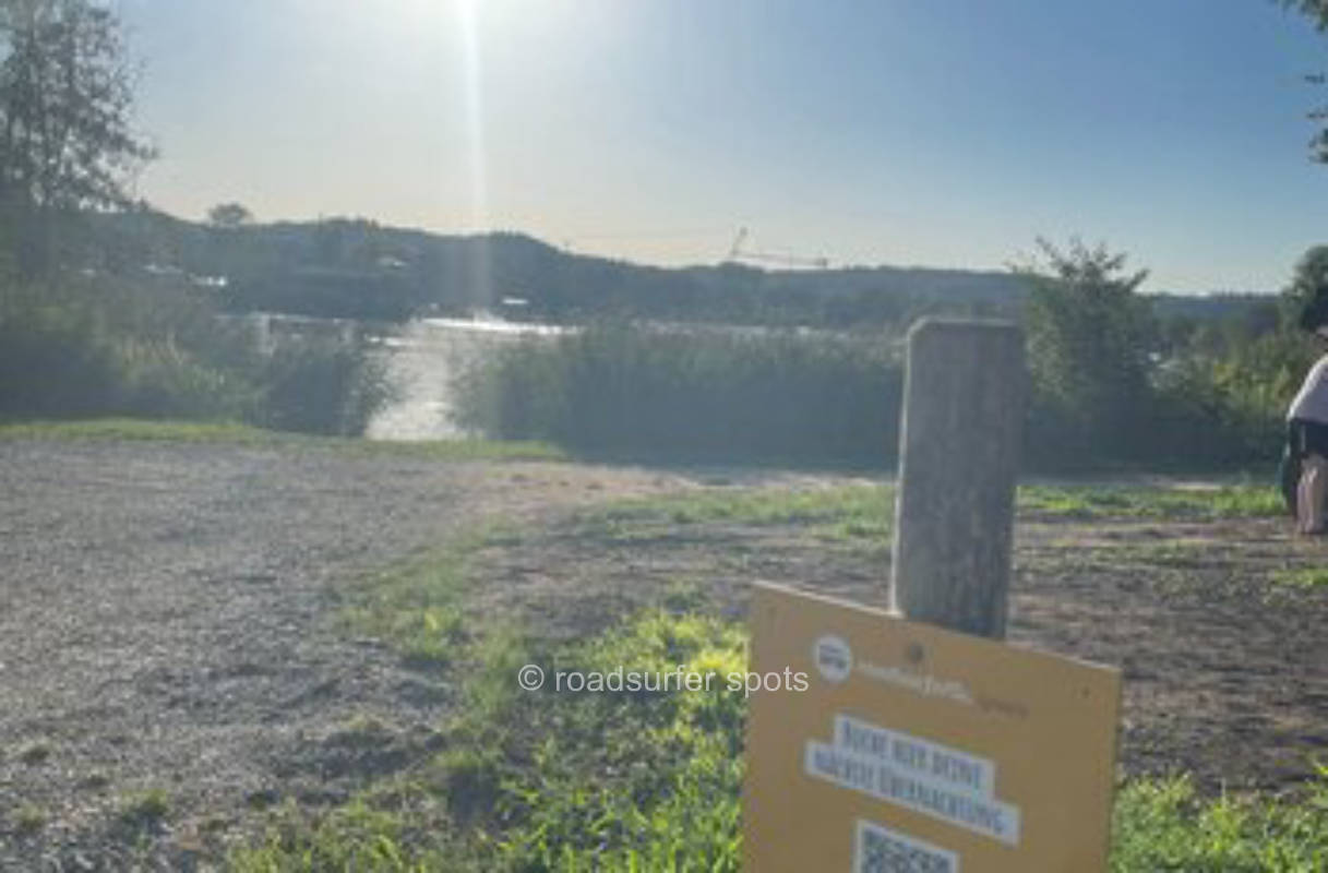 Im eigenen Zelt oder Camper direkt am See