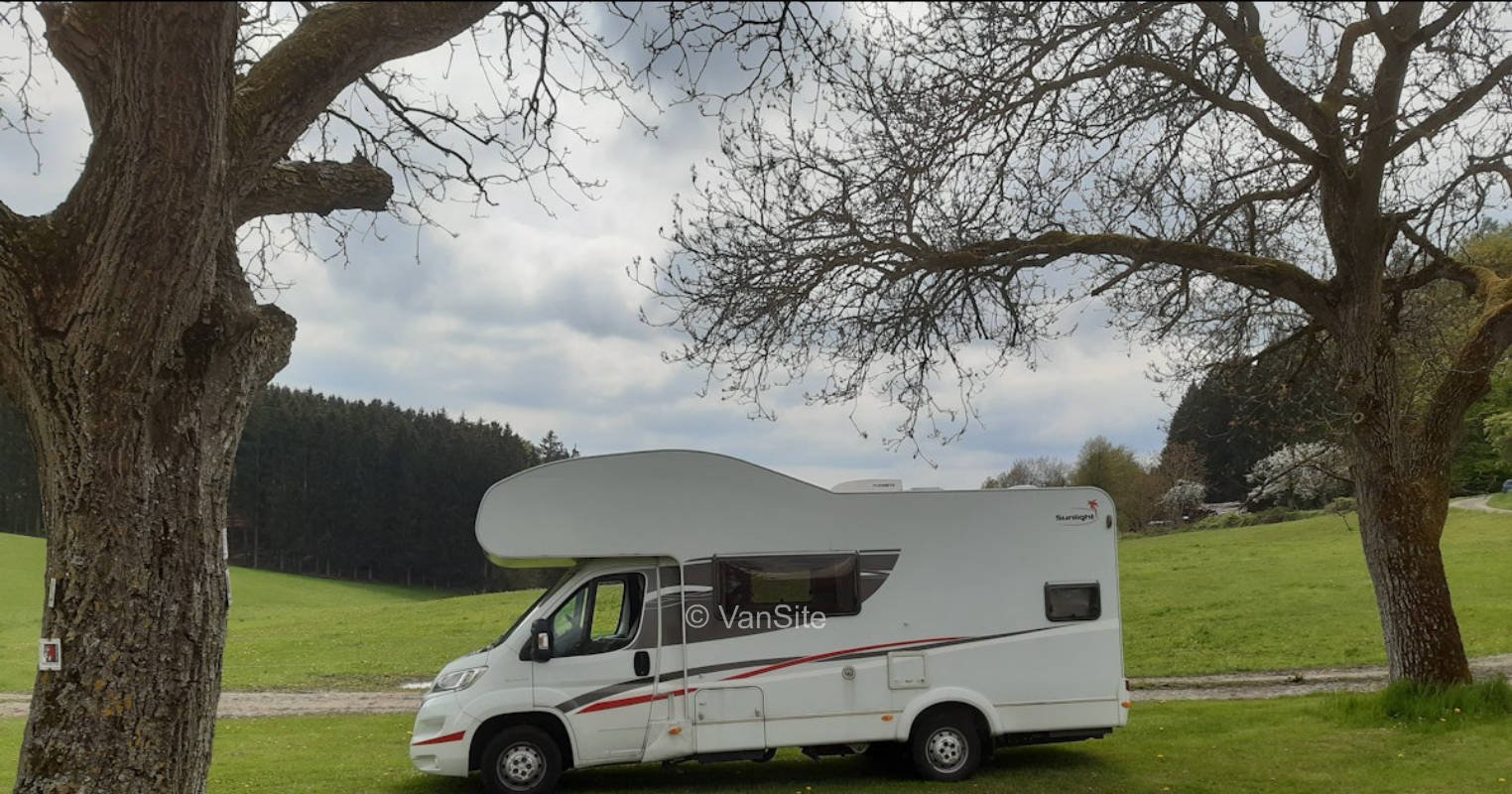 Wiese am Bauernhof | p1