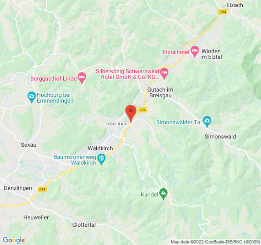 Zeltplatz im Obstgarten eines alten Bauernhofes