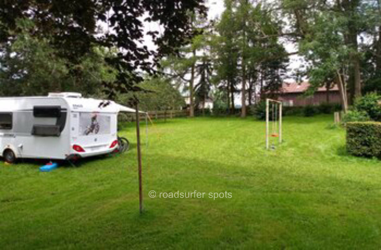 Camping-Wiese auf einem Bauernhof