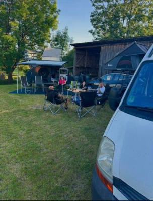 Camp in Bayern mit Biergarten am Hirschgehege