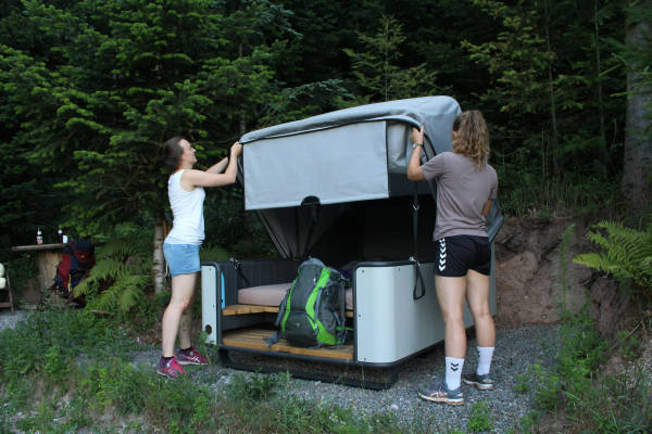 Schlafstrandkorb im tannenwald