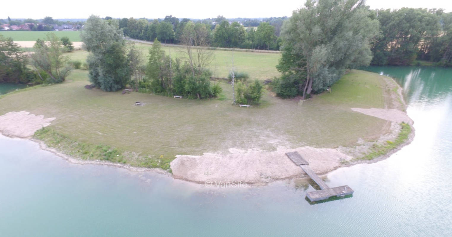 Grüne Wiese am See II