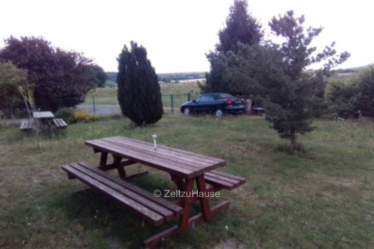 Tent site on beautiful lake property of 600 sqm (20m to the water)