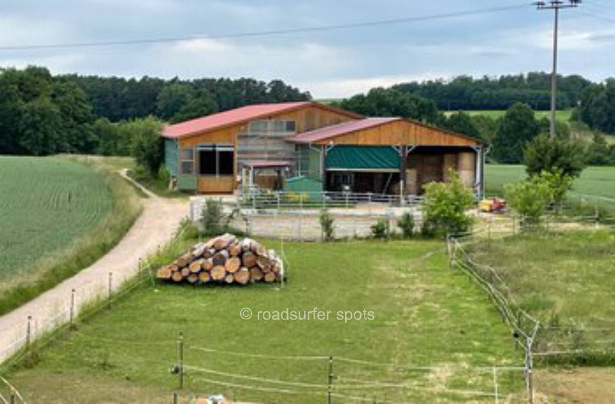 Campen neben der Pferdekoppel