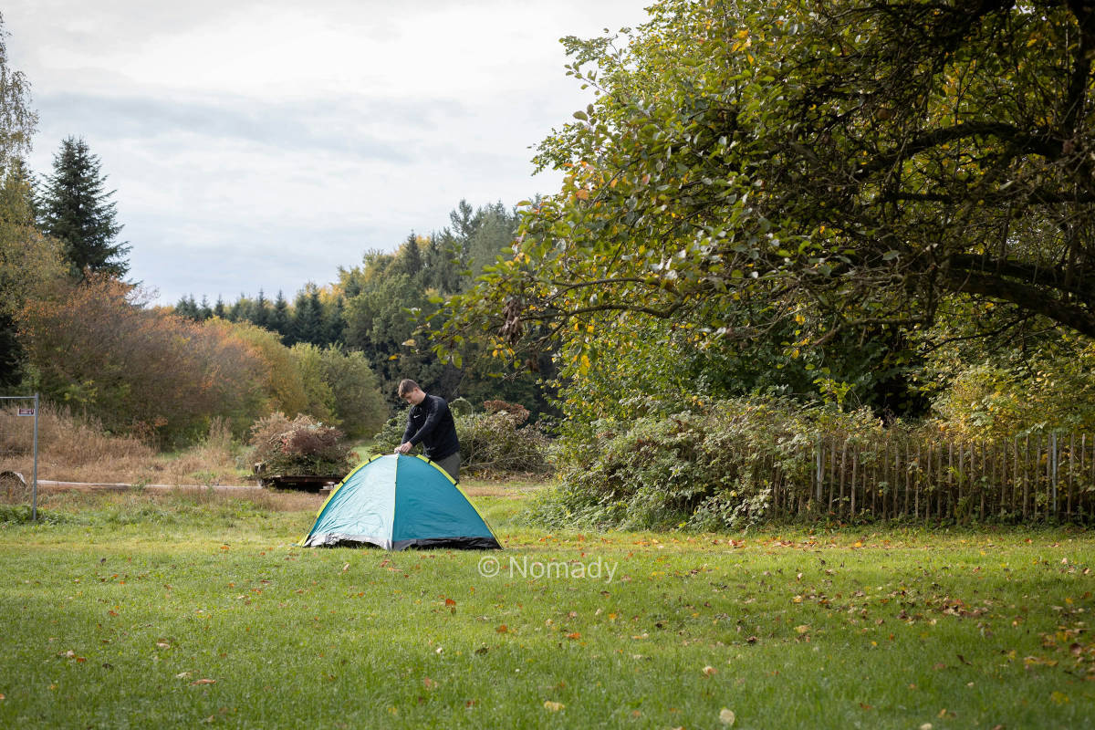Idyllisches platzchen neben biohof