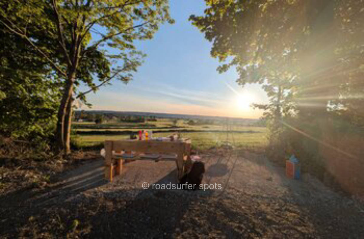 Camping mit Alpenblick und idyllischer Alleinlage 