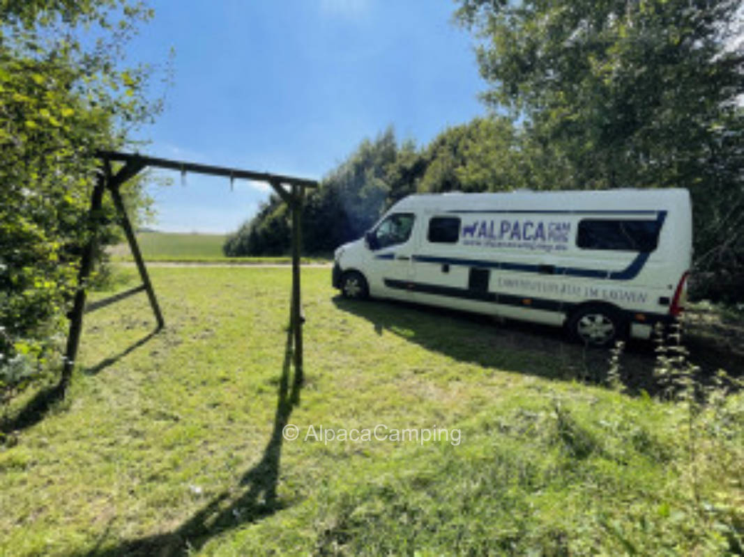 Waldgrundstück mit Schaukel und Ausblick