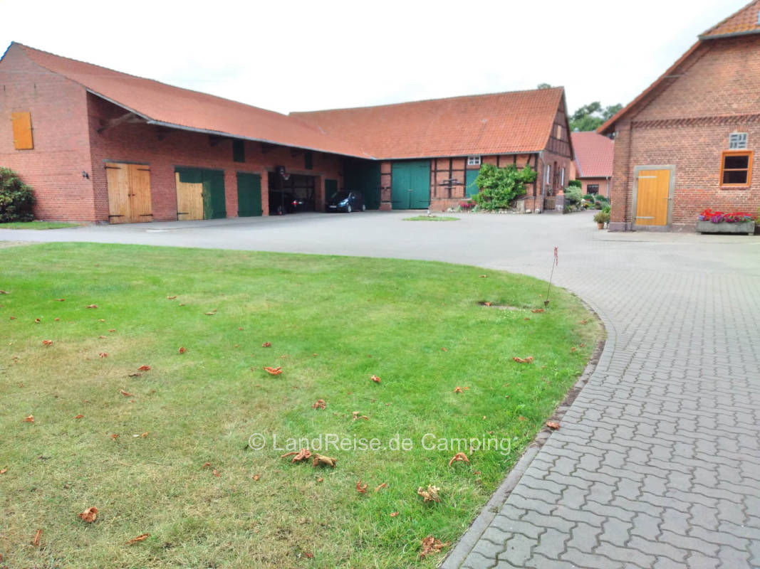 Naturnaher Stellplatz auf der Leinewiese hinterm Hof
