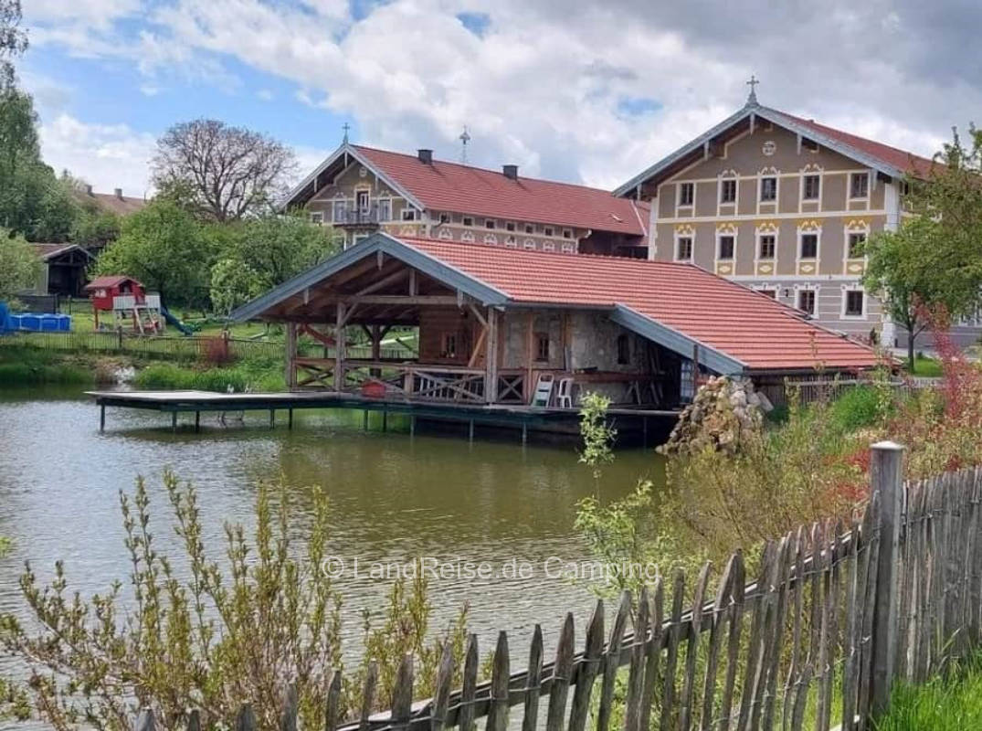Exclusive 3rd pitches at the farm pond at Brunnerhof