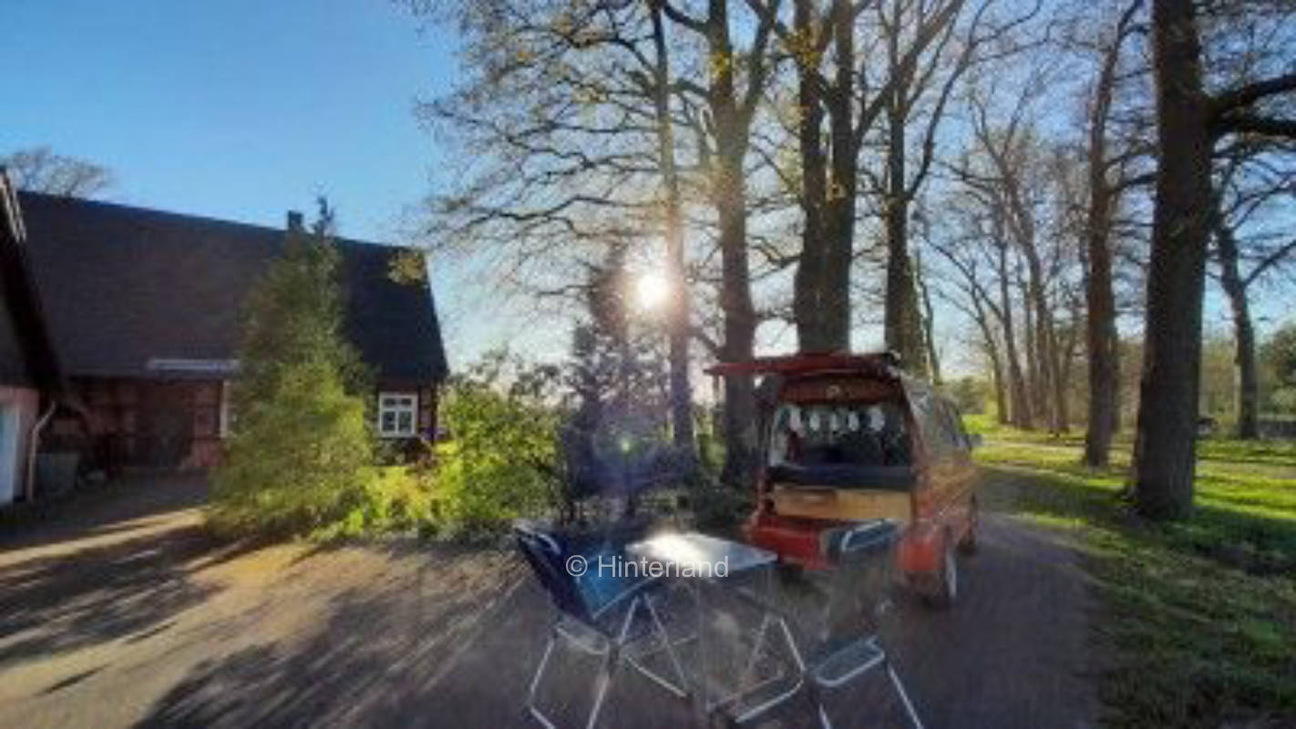 Campen unter Eichen auf dem Hof "Hofglück"