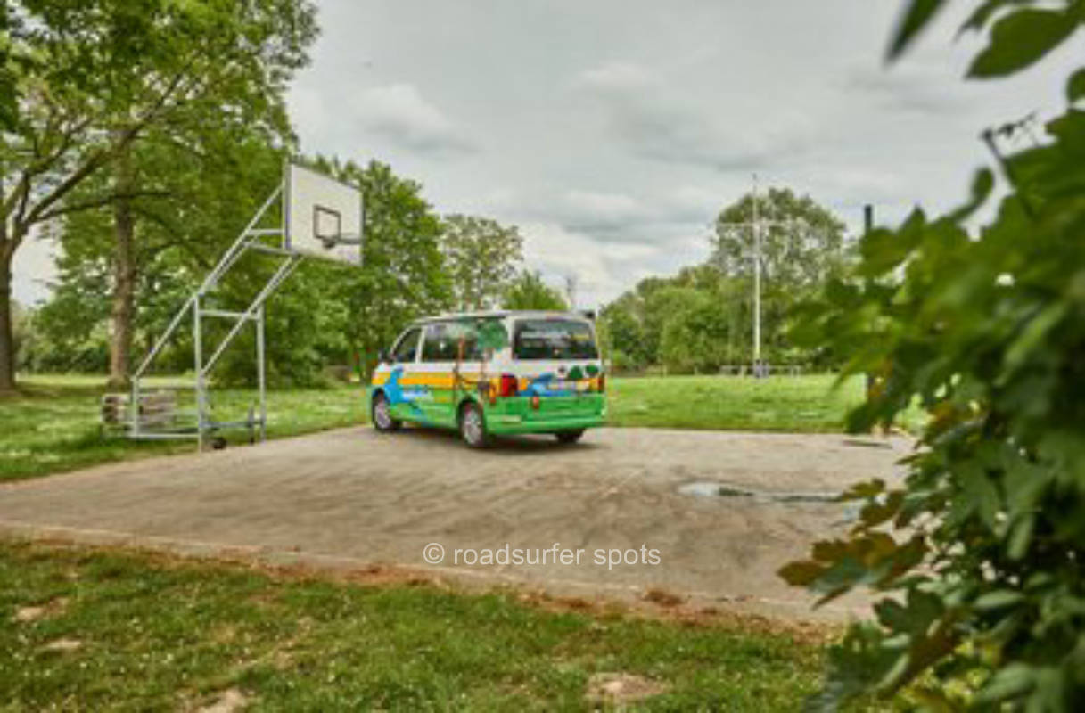 Asphalted parking space, privater Stellplatz