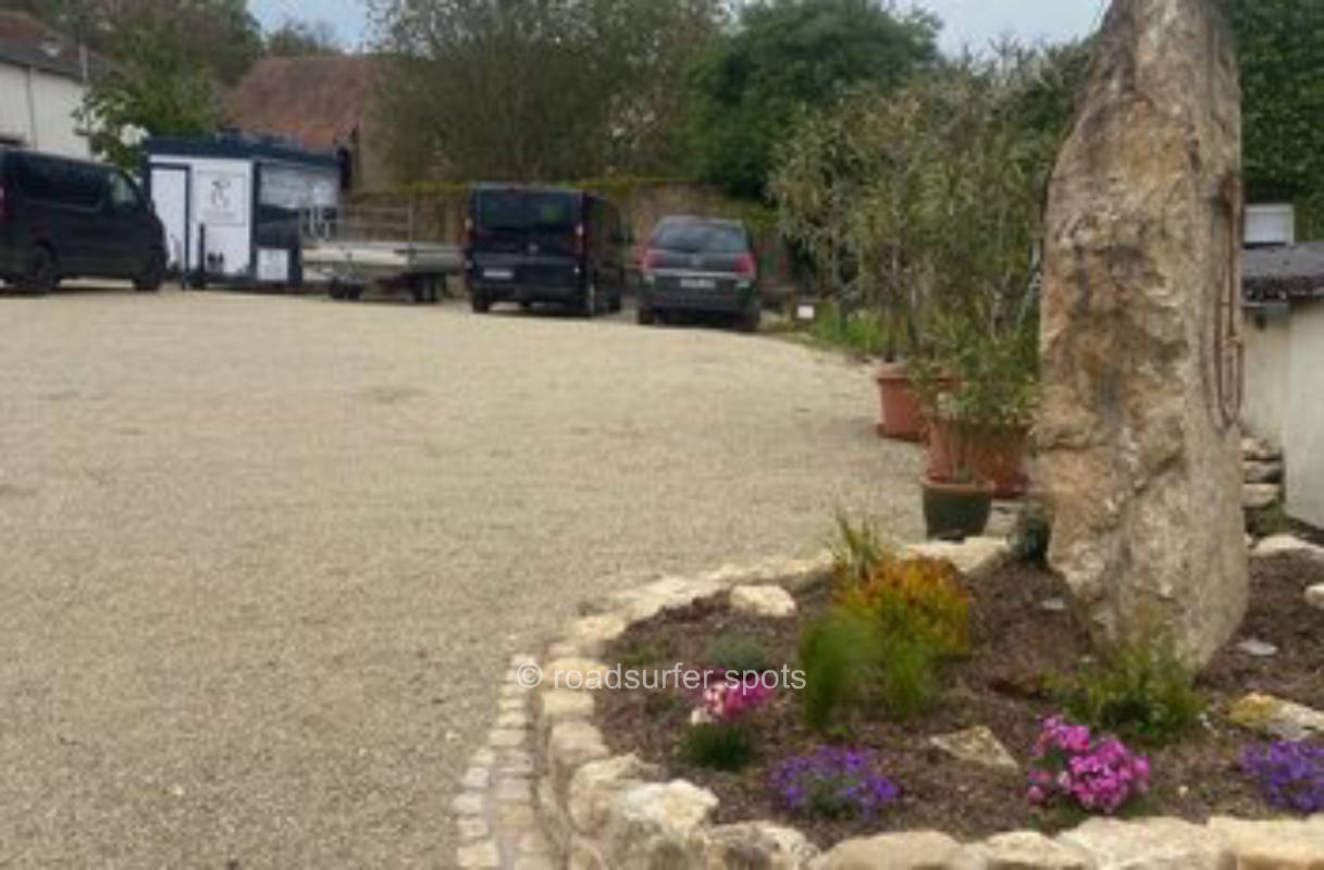 Camping auf dem Parkplatz am Weingut