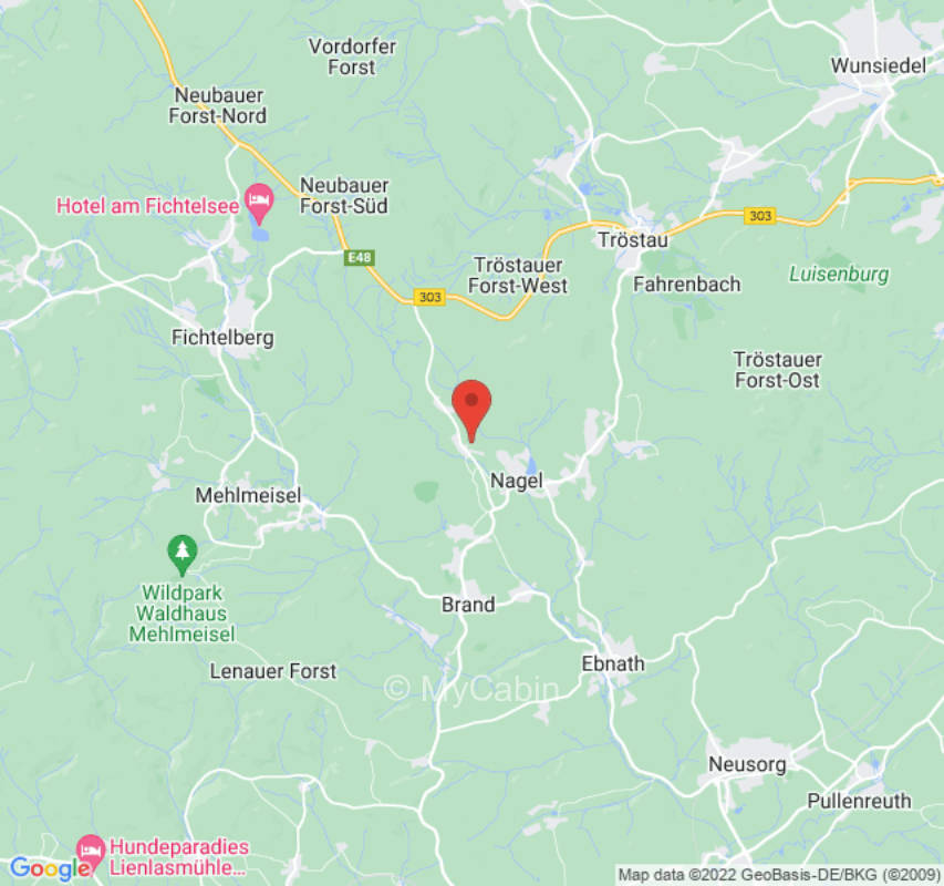 Abgelegene Wiese am Waldesrand im Fichtelgebirge