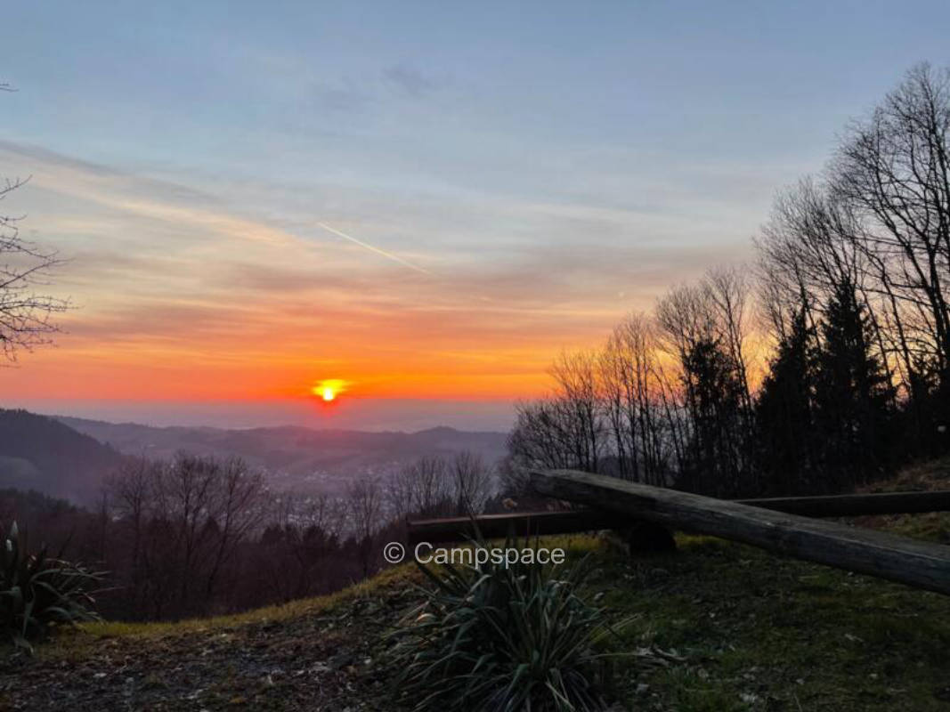 Toller Stellplatz in der Natur mit Ausblick