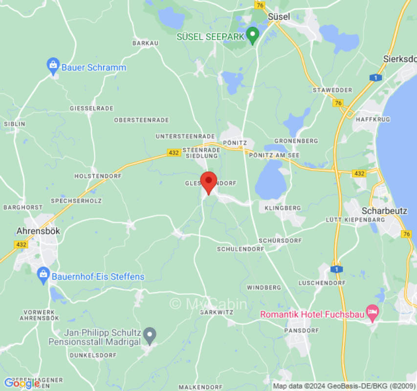 Feld und Waldblick am Wasser