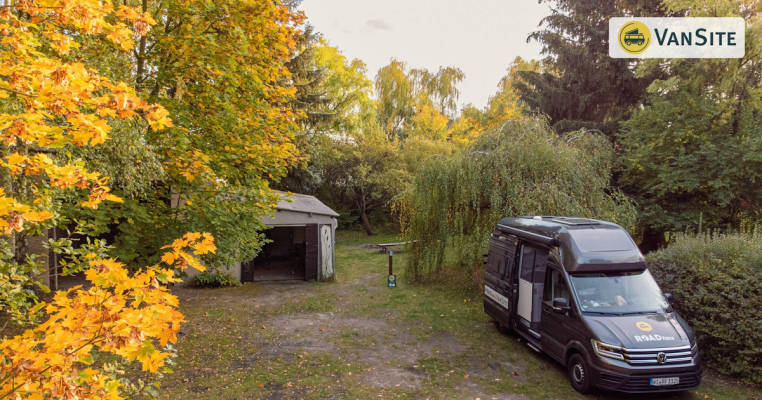 Wildromantische Stellplätze am See