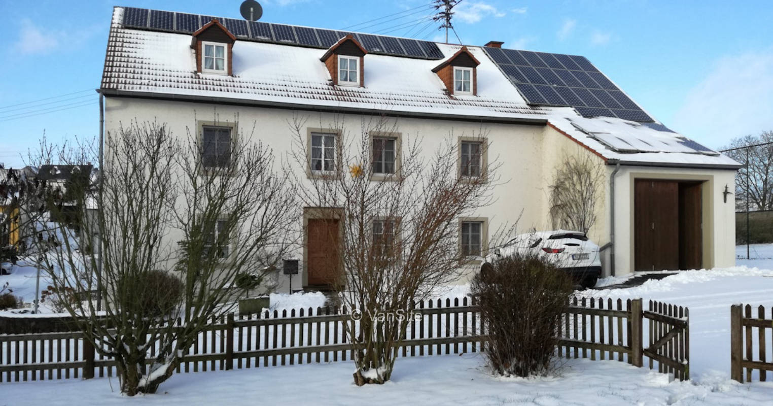 befestigter Platz am Haus