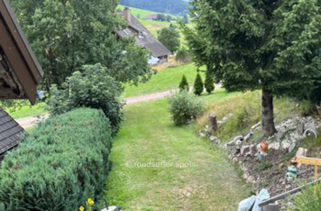 Stellplatz im Garten mit Aussicht