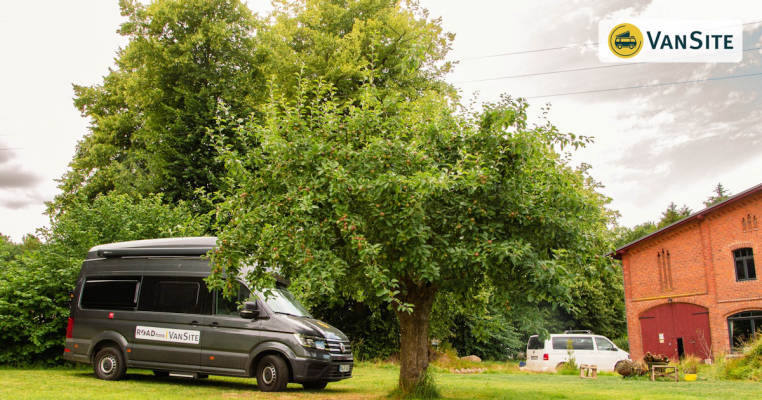 Postsozialistischer Stellplatz in der Natur